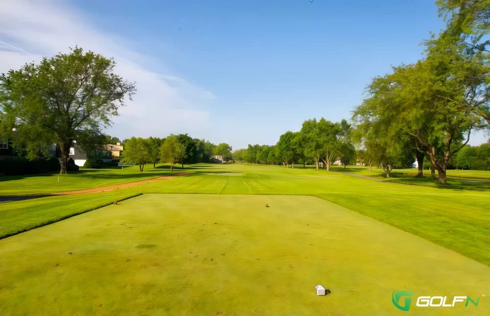 Cress Creek Country Club in Naperville, Illinois — private, 18-hole golf course, designed by David Gill (1963)