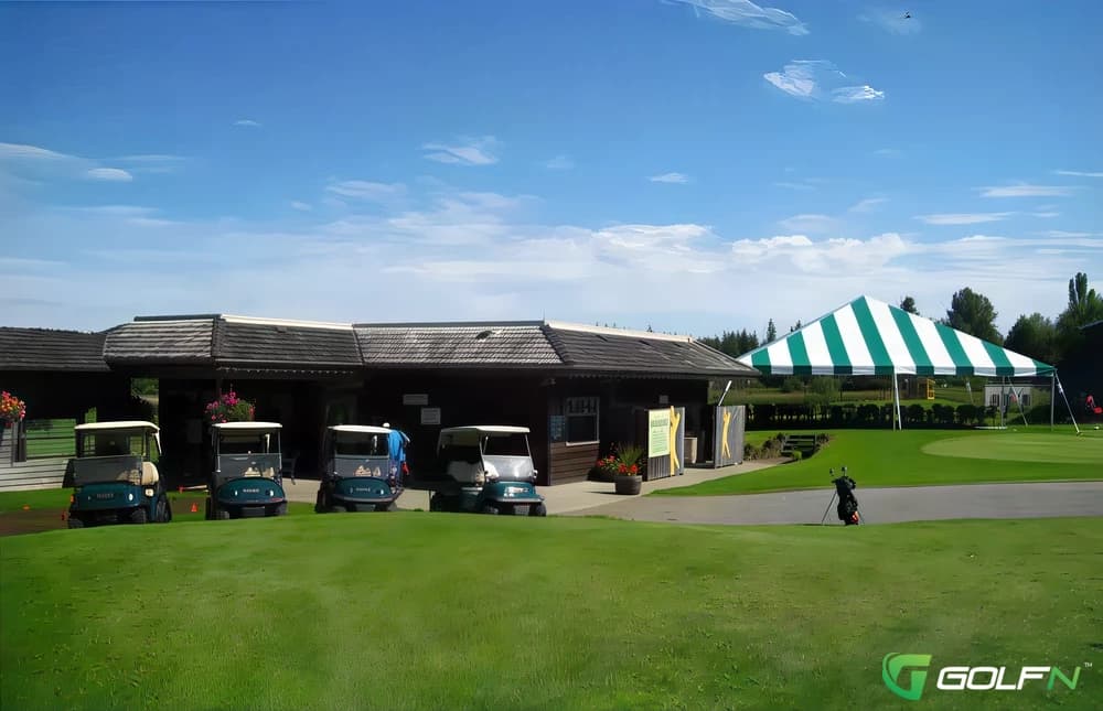 Mulligans Golf Ctr Inc in Courtenay, British Columbia — public, 9-hole golf course
