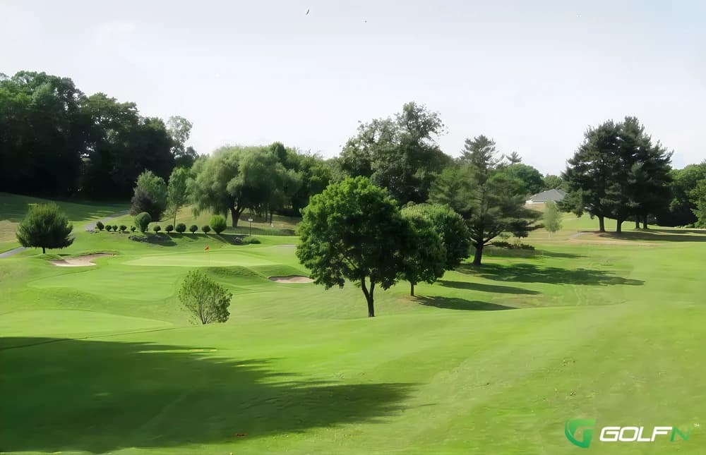 Twaalfskill Golf Club in Kingston, New York — private, 9-hole golf course
