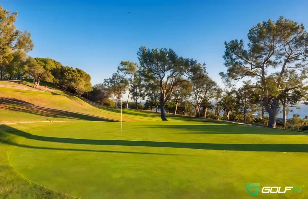 Ile Des Soeurs Golf in Nun's Island, Quebec — public, 9-hole golf course