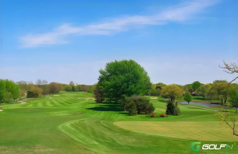 Arlington Lakes Golf Club in Arlington Heights, Illinois — public, 18-hole golf course, designed by Garrett & David Gill (1979)