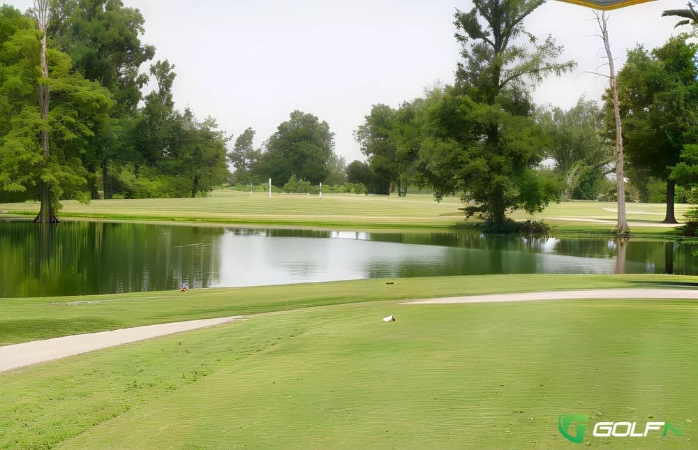 Blytheville Country Club in Blytheville, Arkansas — private, 18-hole golf course, designed by Dick Wilson
