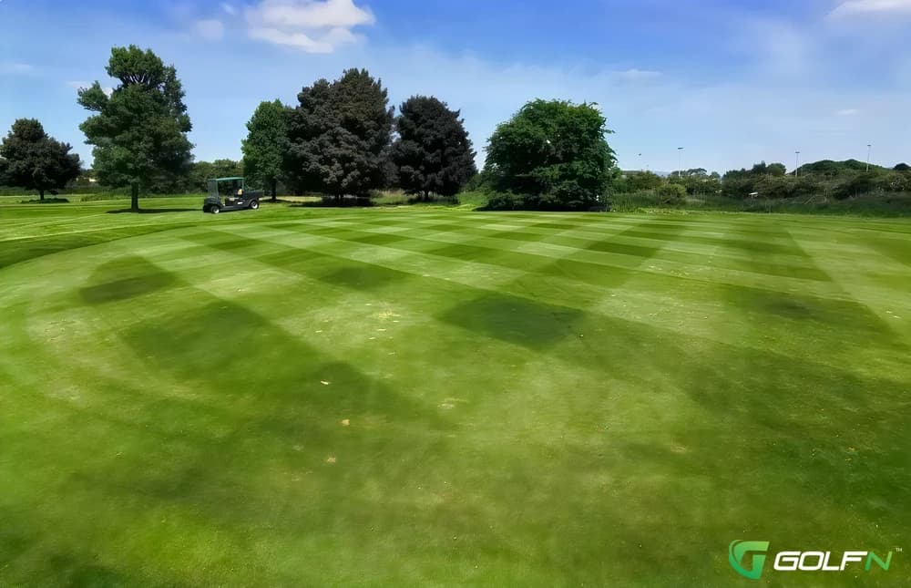 Rathbane Golf Course in Limerick , Limerick โ public, 18-hole golf course, designed by Ken Kearney (2009)