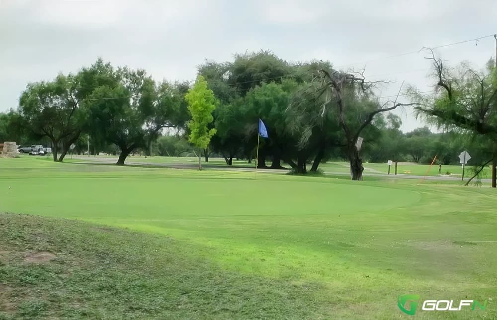 Makray Memorial Golf Club in Barrington, Illinois — public, 18-hole golf course, designed by Horris Woods Smith