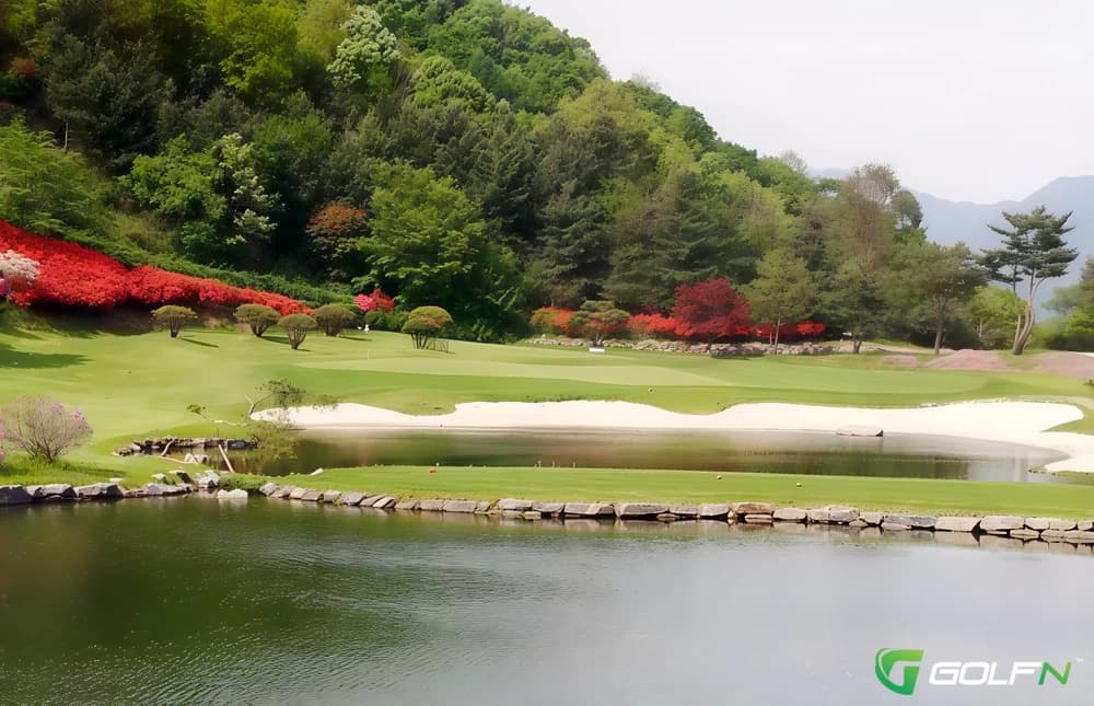 (Right)Seomjin - Kwangju Country Club in Gokseong-gun, Jeonranamdo — private, 27-hole golf course, designed by Song Ho Cheng (2011)