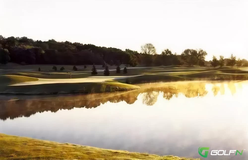Como Crossings-Hawks View Golf Club in Lake Geneva, Wisconsin — public, 36-hole golf course, designed by Craig Schreiner (2001)