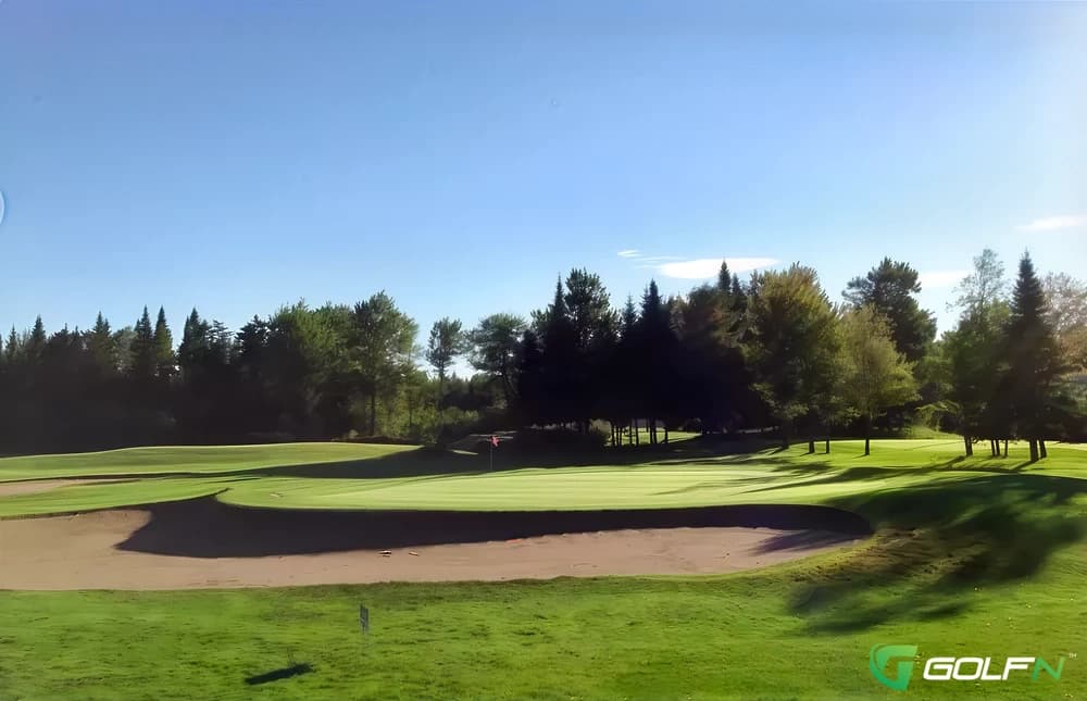 Club De Golf Pont Rouge in Pont Rouge, Quebec — semi-private, 9-hole golf course