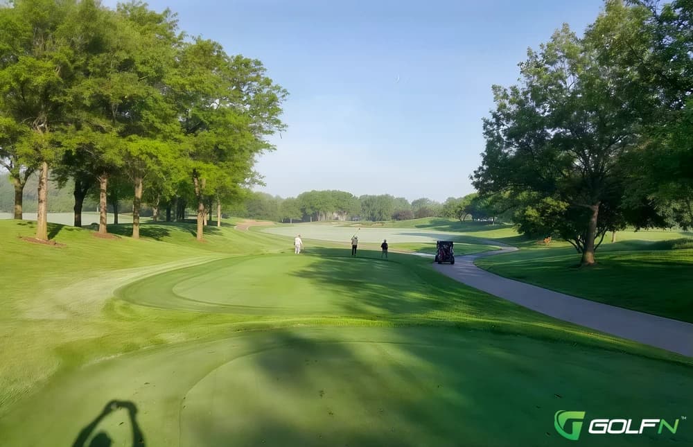 Orchard Valley Golf Course in Aurora, Illinois — public, 18-hole golf course, designed by Ken Kavanaugh (1993)