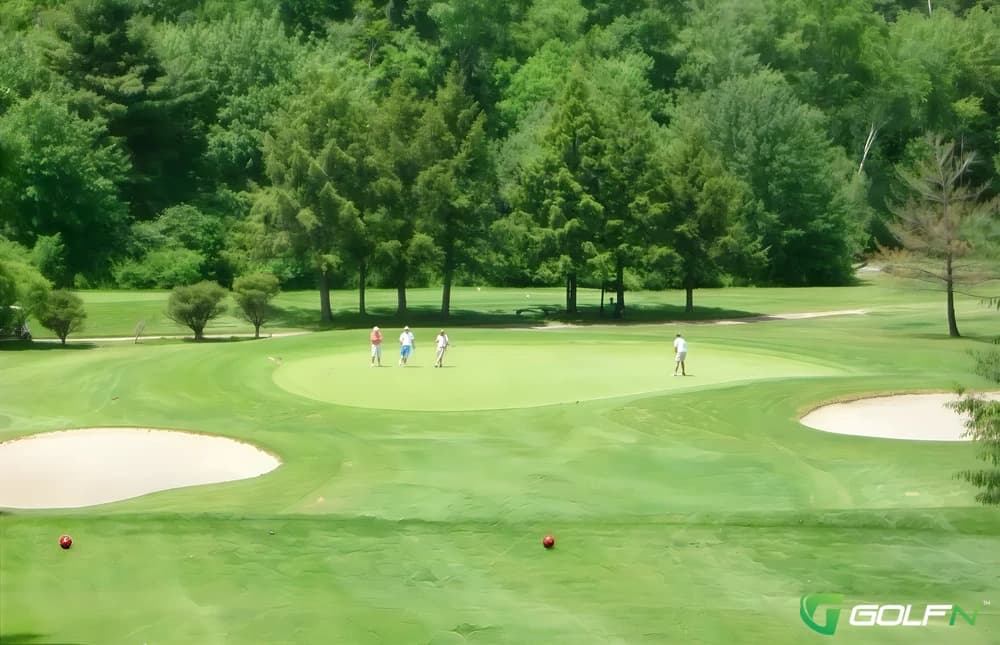 Riverside Golf & Tennis Centre in Ascot Vale, Victoria β semi-private, 9-hole golf course