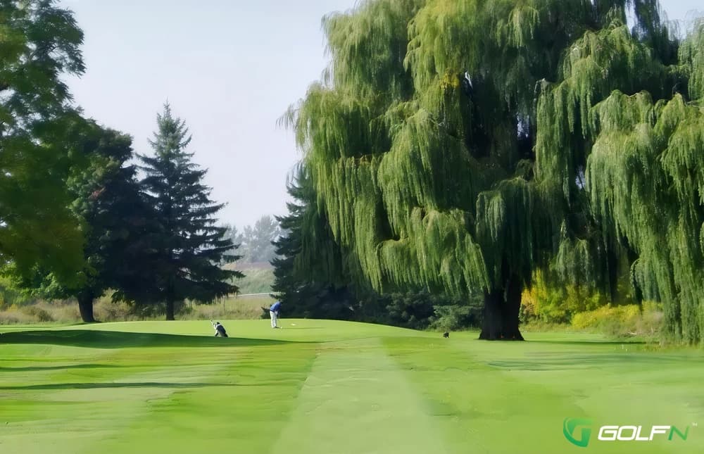 Cresthaven Golf Club in Markham, Ontario — public, 18-hole golf course