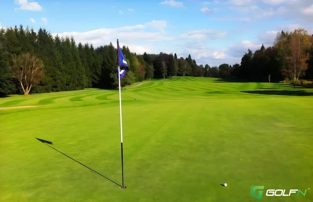Club De Golf De Lorette in Loretteville, Quebec — semi-private, 18-hole golf course, designed by Yannick Pilon