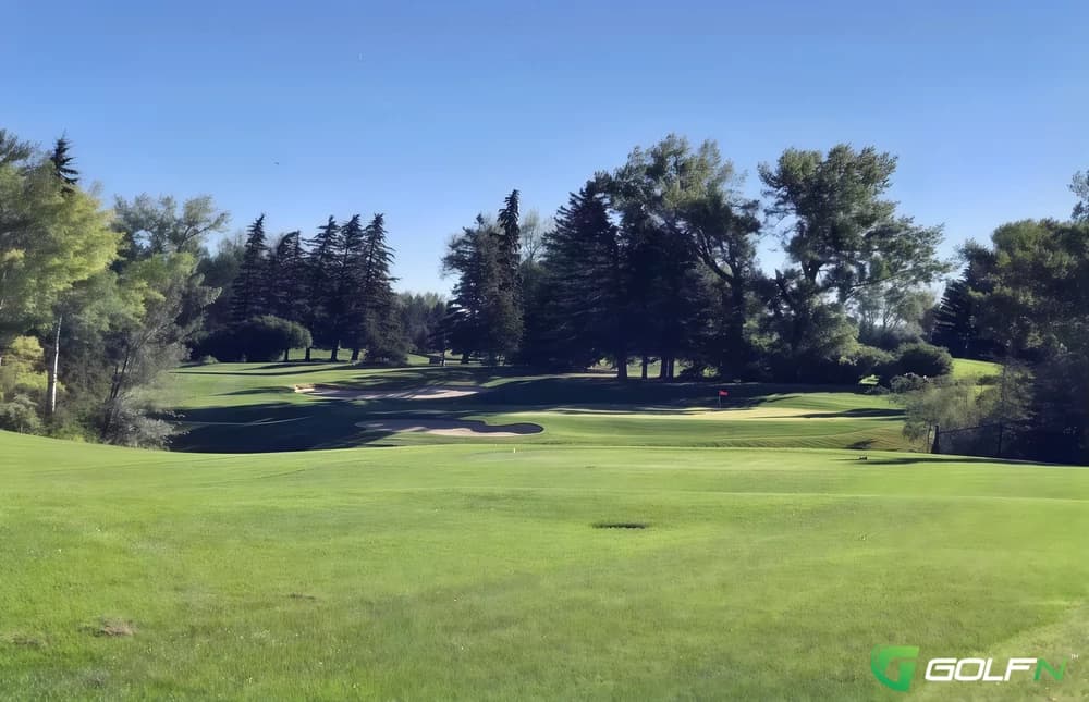 Lakeview 9 - Earl Grey Golf Club in Calgary, Alberta — private, 9-hole golf course, designed by Wayne Carleton (2018)