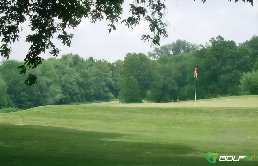 Robertshaw Acres Golf Club in Greensburg, Pennsylvania — public, 9-hole golf course