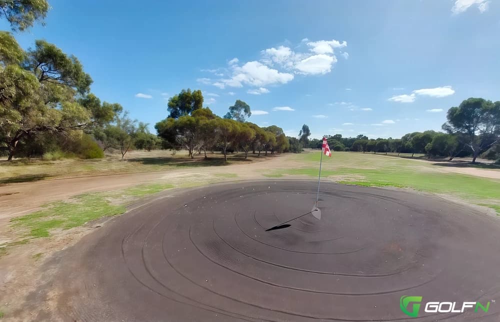 Two Wells Golf Club in Lewiston, South Australia β public, 18-hole golf course