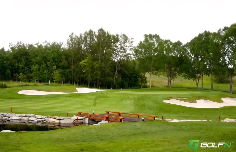 Bearspaw Country Club in Calgary, Alberta — private, 18-hole golf course, designed by Bill Newis (1984)