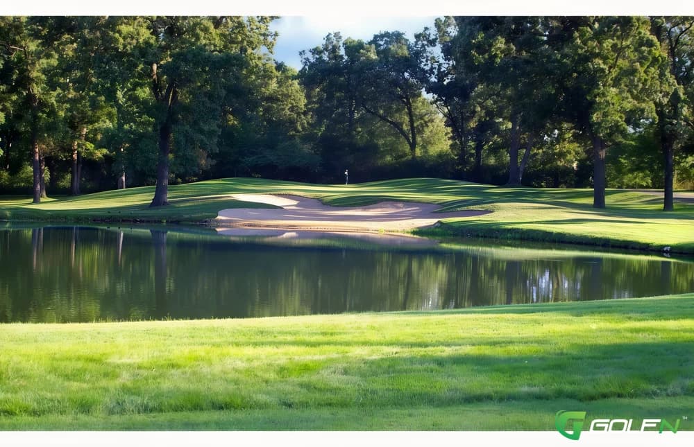 Seven Bridges Golf Club in Woodridge, Illinois — public, 18-hole golf course, designed by Dick Nugent (1991)