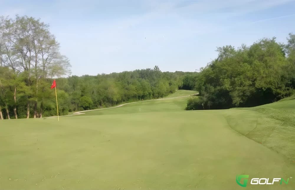 Cinder Ridge Golf Course in Wilmington, Illinois — public, 18-hole golf course, designed by George Kappos (1995)