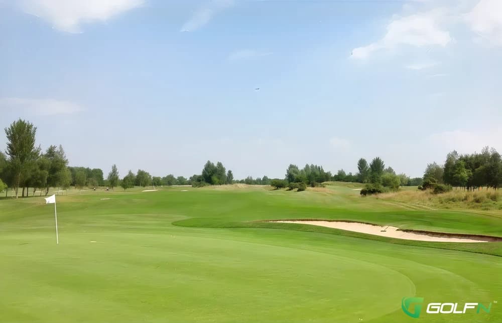 Stratford Oaks Golf Club in Stratford-upon-Avon, England — semi-private, 18-hole golf course, designed by Howard Swan (1993)