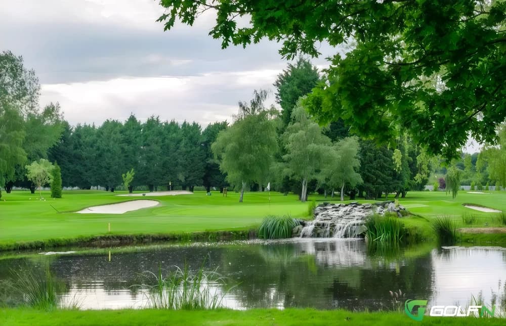 North Oxford Golf Club in Oxford, England — private, 18-hole golf course