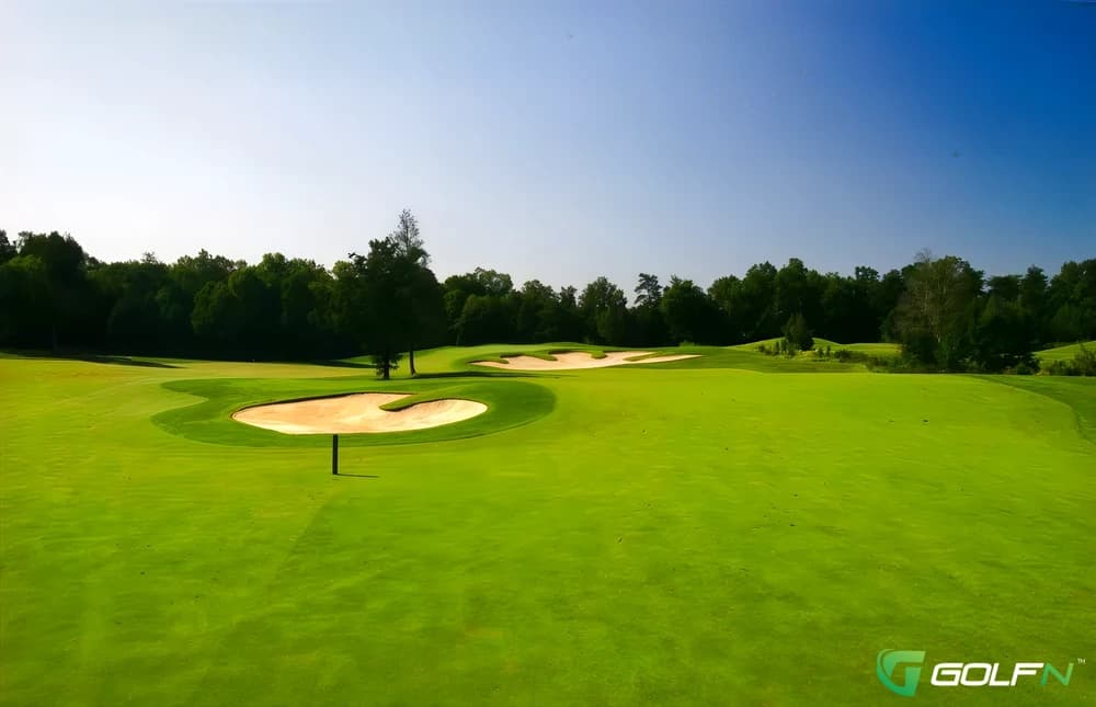 Pleasant Valley Golf Club in Chantilly, Virginia — semi-private, 18-hole golf course, designed by Tom Clark (1998)