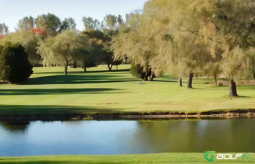 Country Lane Golf Course in Whitby, Ontario — semi-private, 18-hole golf course