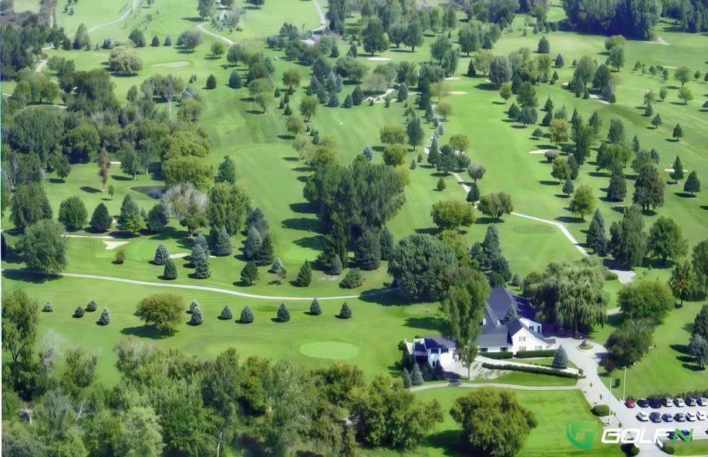 Glenbrier Golf Course in Perry, Michigan — public, 18-hole golf course