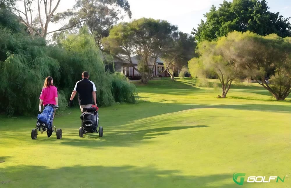 Bembridge Public Golf Course in Somerville, Victoria β public, 9-hole golf course