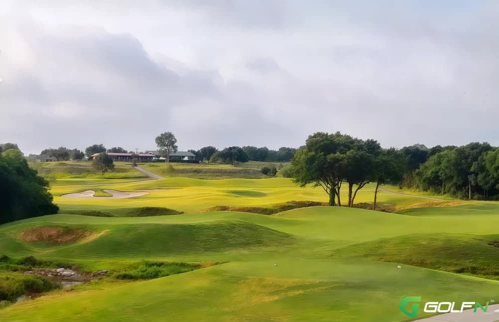 Whitestone Golf Club in Benbrook, Texas — public, 18-hole golf course, designed by Jeff Brauer (2000)