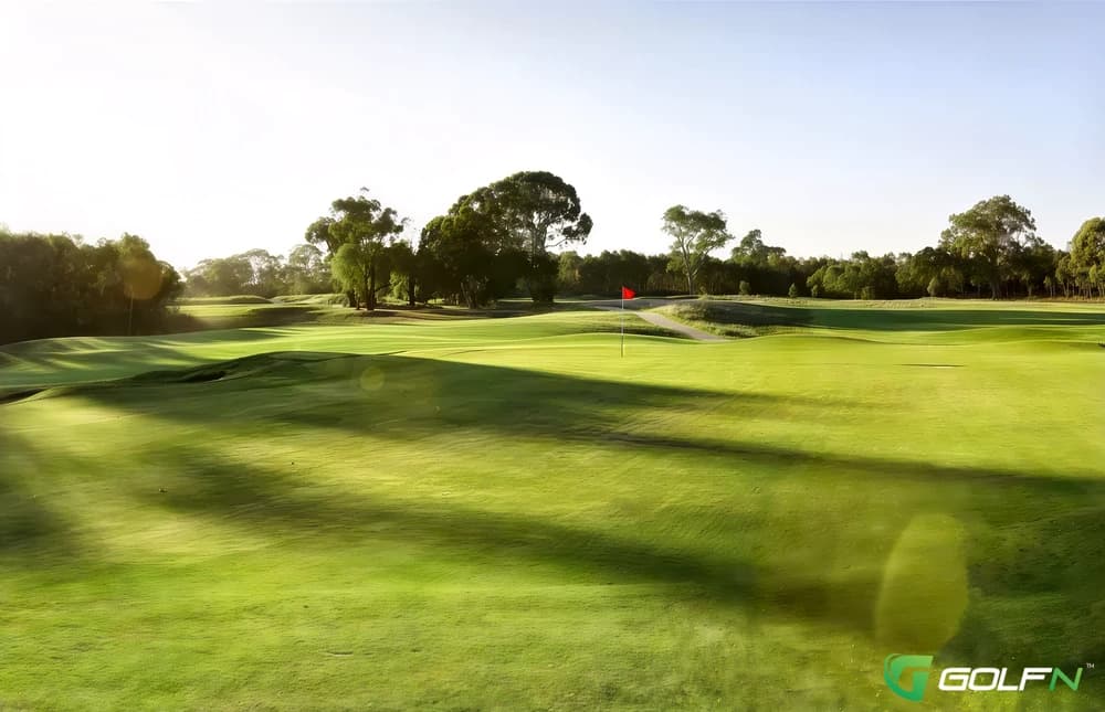 Wellington College Golf Club in crowthorne, England — private, 18-hole golf course, designed by Peter Thomson (2004)