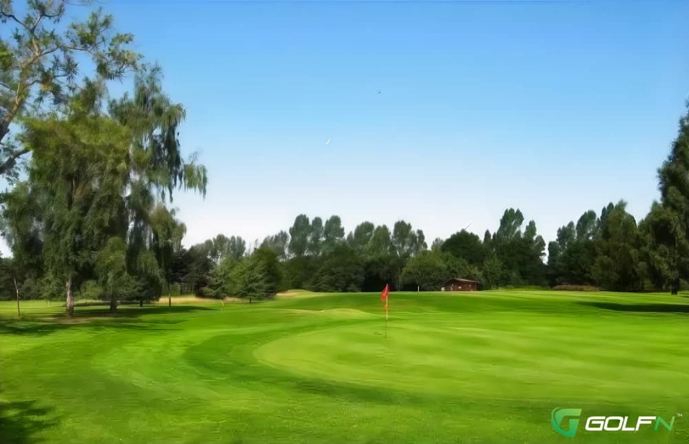 Prairie Oaks Golf Course (Shamrock Golf Course) in Ile des Chenes, Manitoba — public, 9-hole golf course