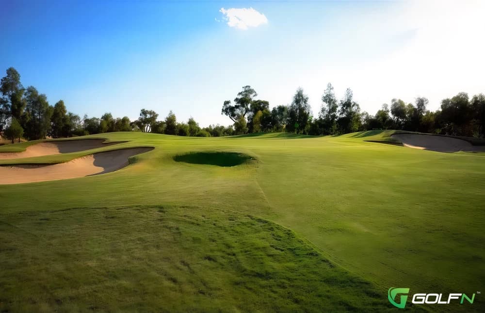 Black Bull Golf Club in Yarrawonga, Victoria β resort, 18-hole golf course, designed by Peter Thomson (2010)