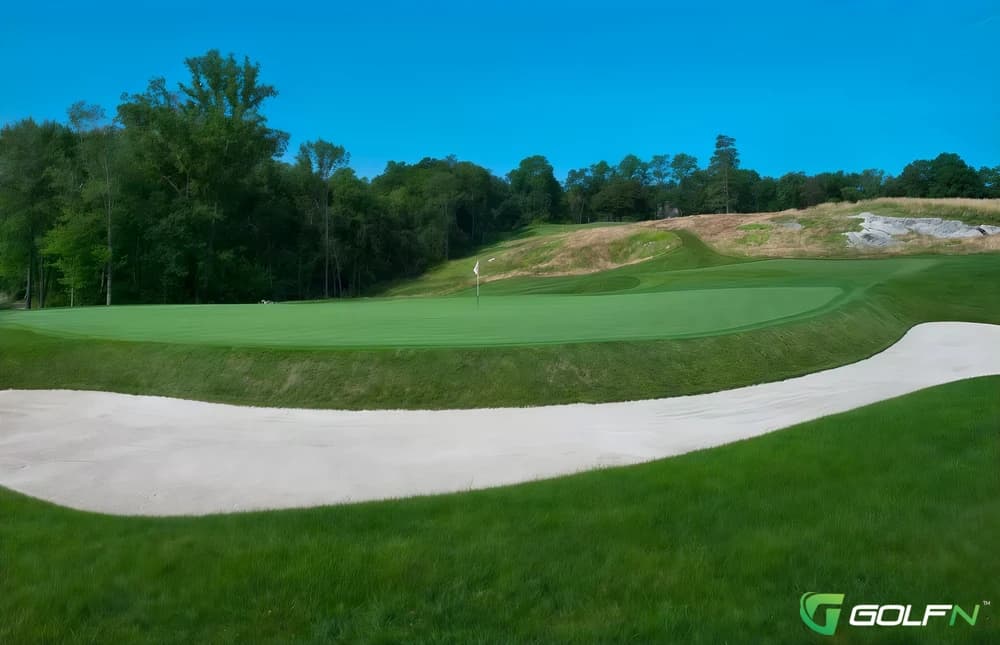 Eighteen - Sleepy Hollow Country Club in Scarborough, New York — private, 27-hole golf course, designed by C.B. Macdonald (1913)