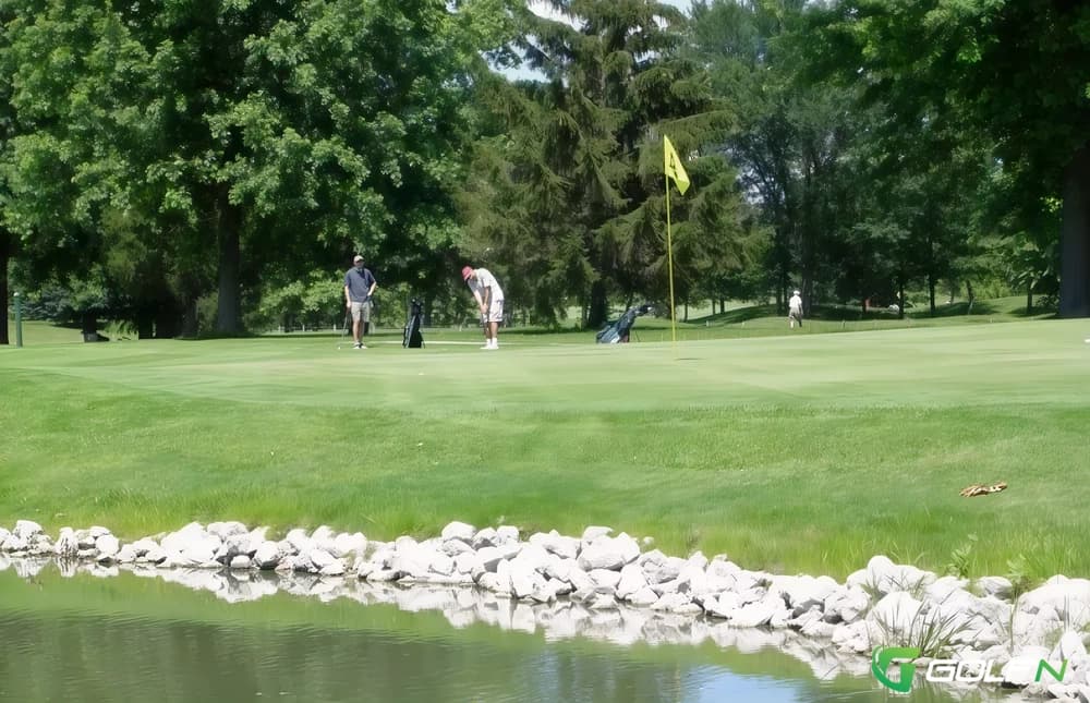 Colonial Oaks Golf Course in Fort Wayne, Indiana — public, 18-hole golf course, designed by Pat Riley