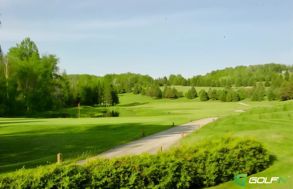 Club De Golf Montpellier in Montpellier, Quebec — public, 18-hole golf course