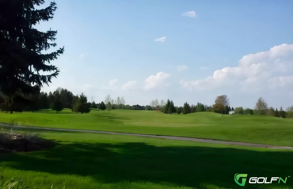 Bradford Highlands Golf Club in Bradford, Ontario — semi-private, 18-hole golf course, designed by David Moote (1980)