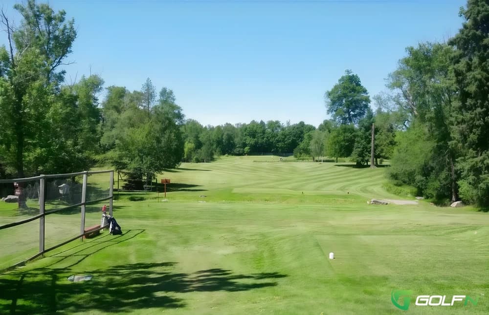 Pike Lake Country Club in Duluth, Minnesota — semi-private, 9-hole golf course