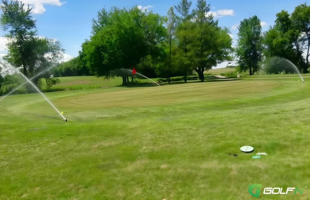 Ellerston Golf Course in Ellerston, New South Wales β private, 18-hole golf course