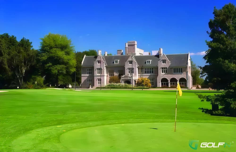Oak Hall Par 3 Golf Course in Niagara Falls, Ontario — public, 9-hole golf course