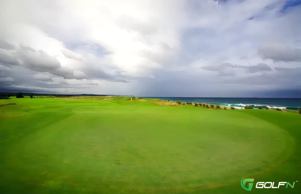 Belmont Golf Club in Marks Point, New South Wales β public, 18-hole golf course, designed by James Wilcher
