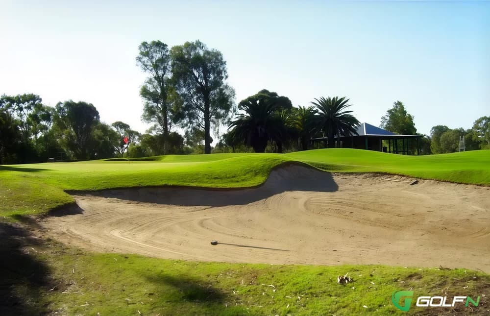 Redcliffe Golf Club in Clontarf, Queensland β semi-private, 18-hole golf course