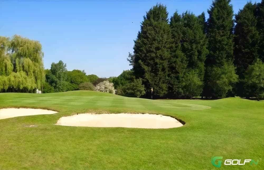 Brentwood Golf Centre At Hartswood Golf Club in Brentwood, England — semi-private, 18-hole golf course, designed by Hawtree Ltd (1967)