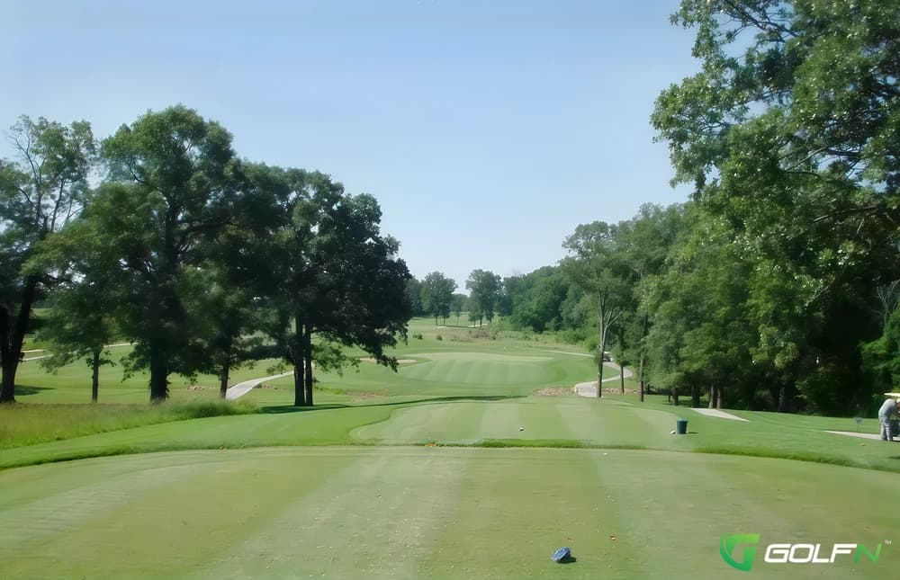 Silo Ridge Country Club in Bolivar, Missouri — semi-private, 18-hole golf course, designed by Donald Sechrest