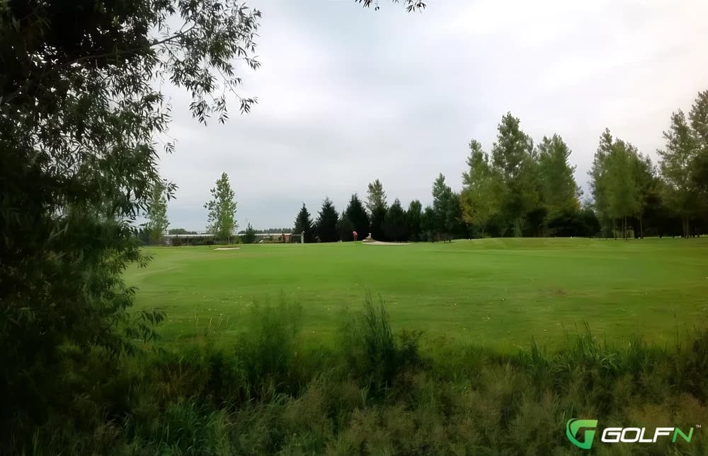 Beedles Lake Golf Club in East Goscote, England — semi-private, 18-hole golf course