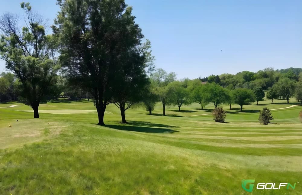 Lake Valley Country Club in Camdenton, Missouri — semi-private, 18-hole golf course, designed by Floyd Farley (1967)