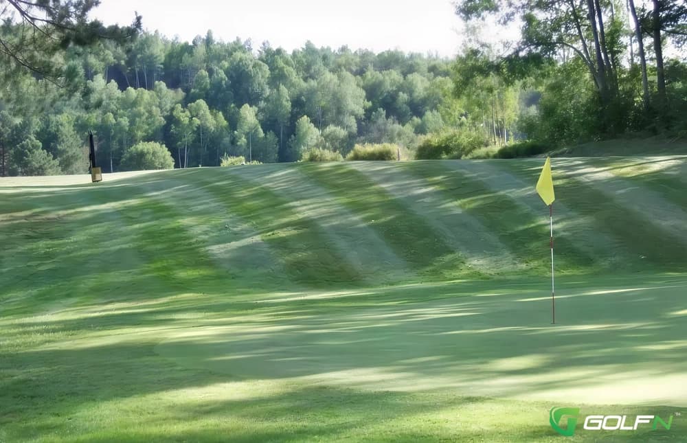 Barrys Bay Golf Resort in Barry's Bay, Ontario — resort, 9-hole golf course