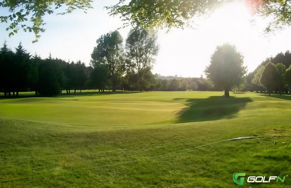 Edenderry Golf Club in Edenderry, Offaly โ public, 18-hole golf course, designed by Eddie Hackett (1910)