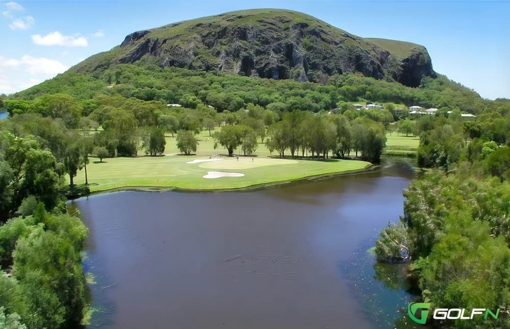 Mount Coolum Golf Club in Mount Coolum, Queensland β semi-private, 18-hole golf course