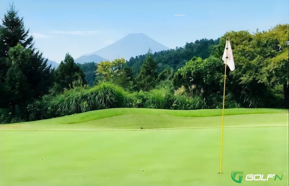 Mont Blanc Left - New Springville Golf & Resort Country Club in Icheon-si, Gyeonggido β private, 36-hole golf course, designed by Kokichi Yasuda (1995)