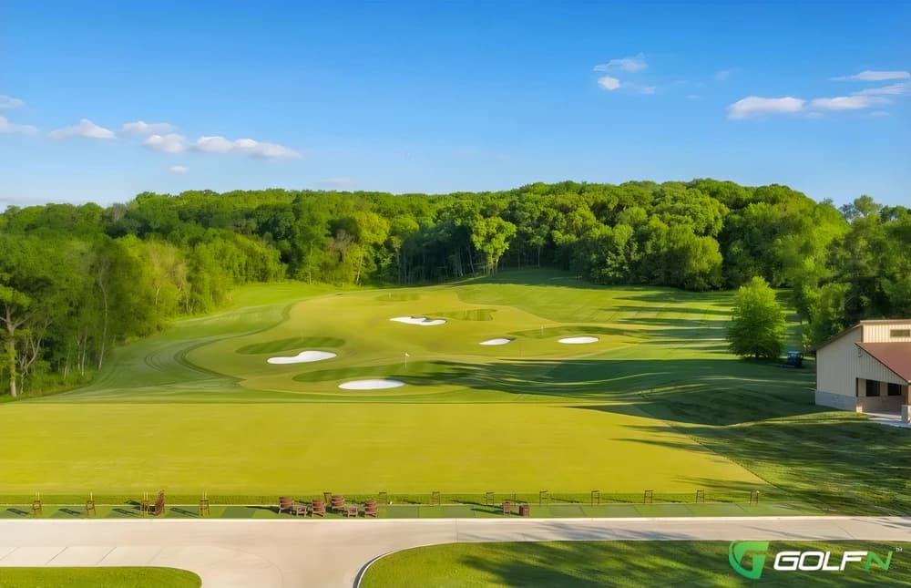 Lake Quivira Country Club in Lake Quivira, Kansas — private, 18-hole golf course, designed by William Langford