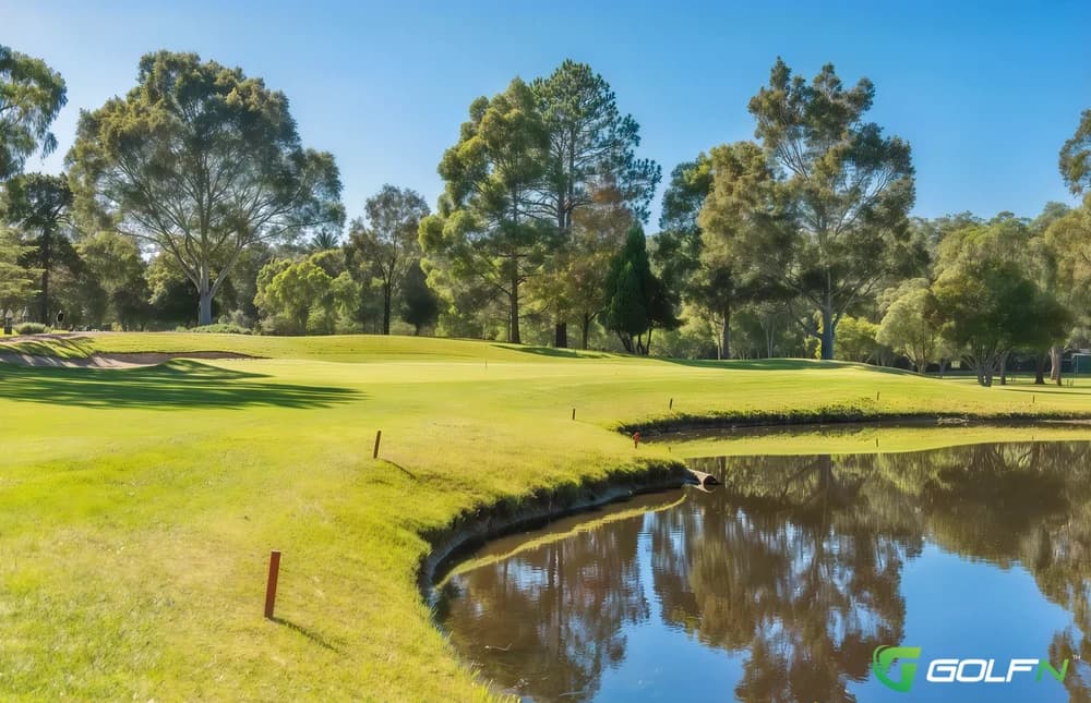 Broken Hill Golf & Country Club in Broken Hill, New South Wales β public, 18-hole golf course